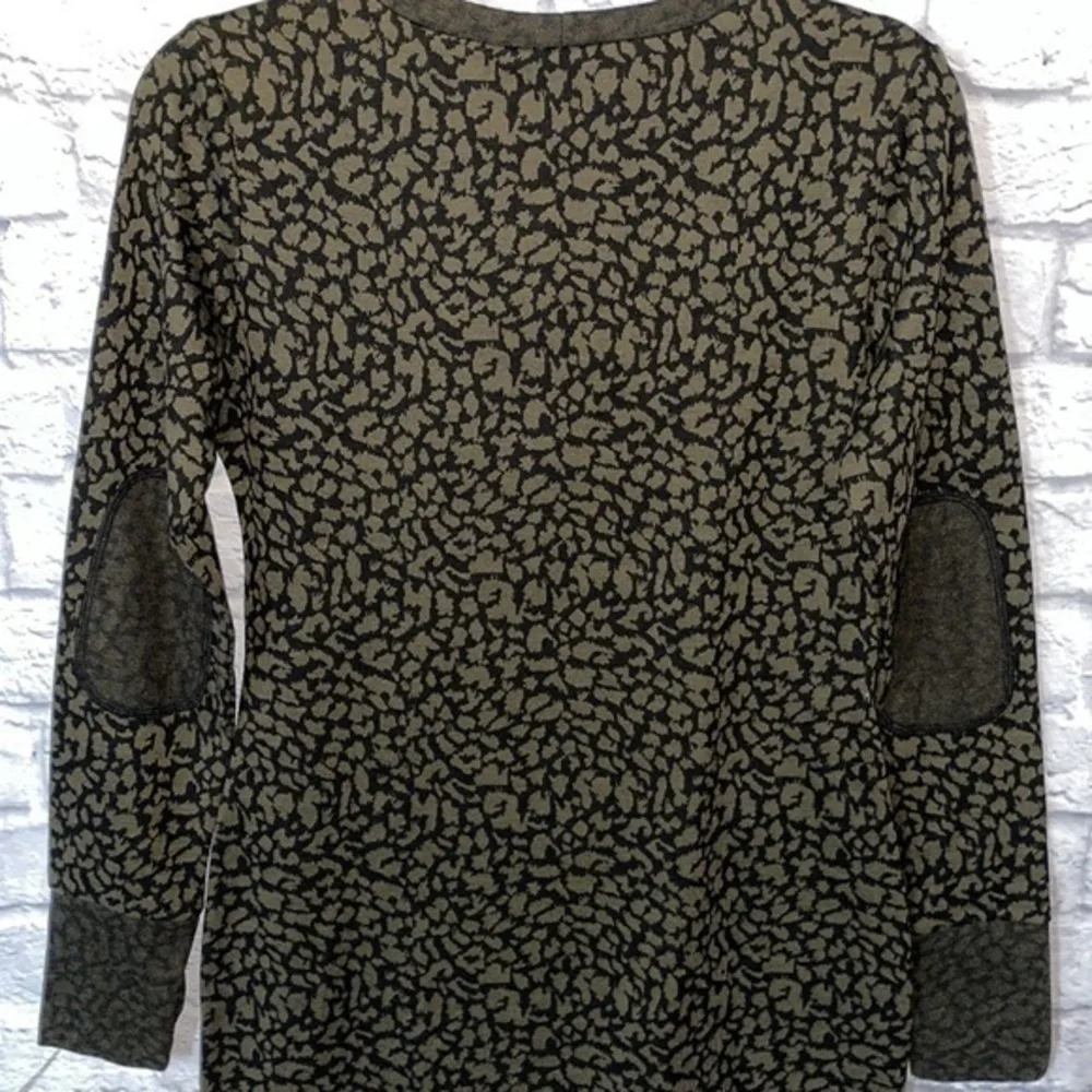 Kavu Deva Military Camo Print Long Sleeve Dress with Lebow Patches & Thumb Holes - Picture 5 of 10